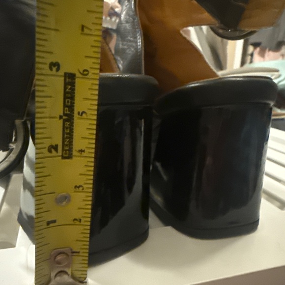 Black and White fFluevogs size 8 - Picture 6 of 6